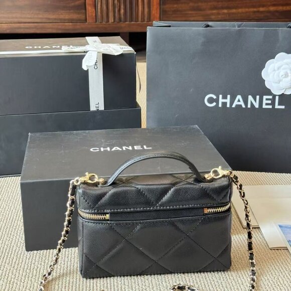 Classic CHANEL Bag: A Stylish and Versatile Choice for Elegance - Picture 7 of 7